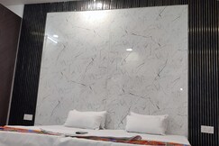 Star Hotels near Medanta Hospital
