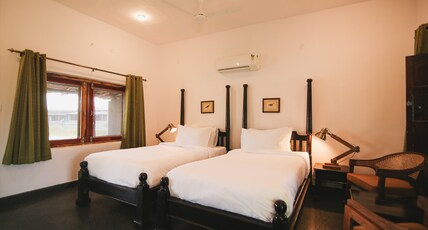 Hampis Feather Resort Room Type - Lake Front Twin Rooms