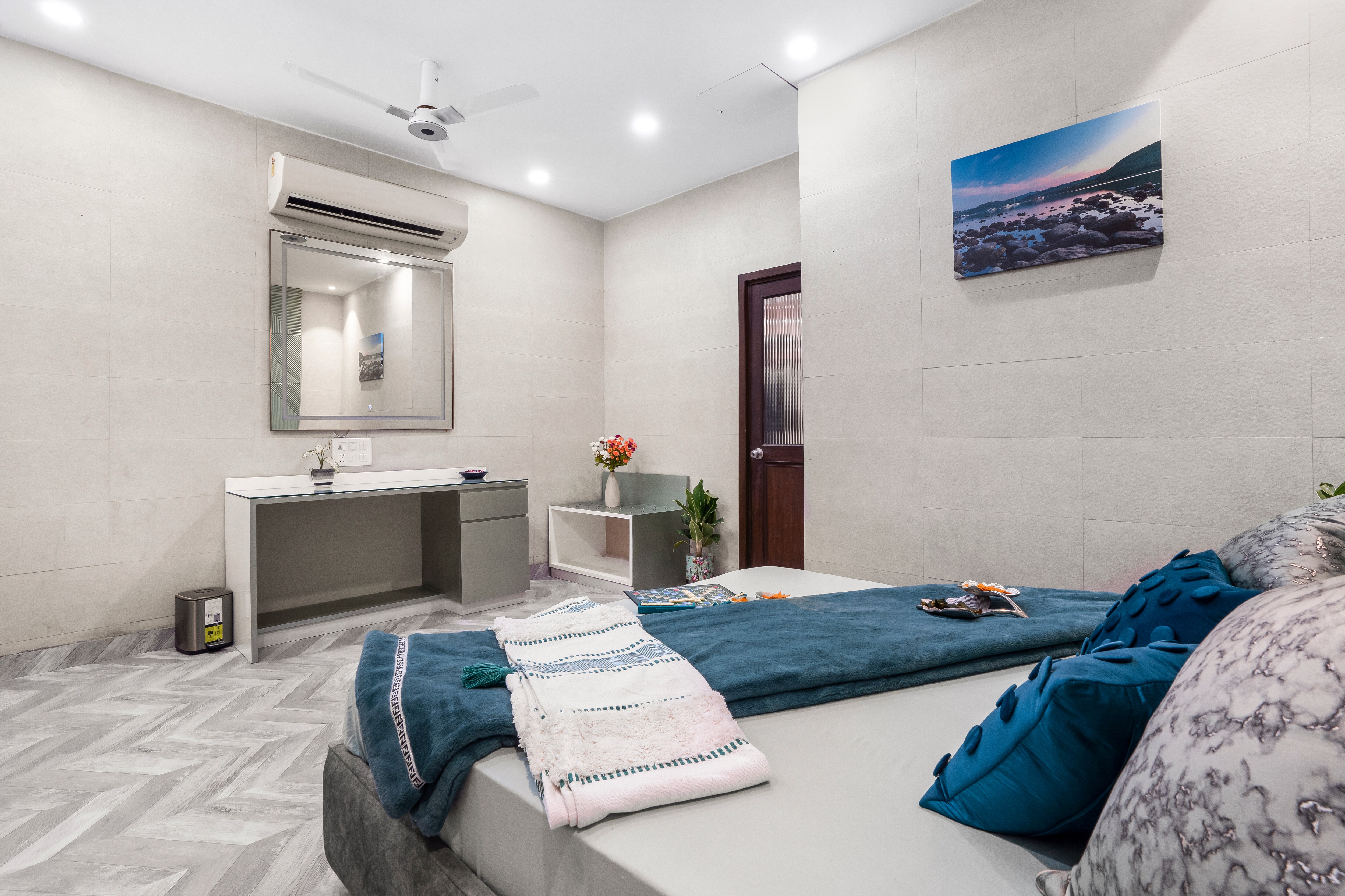 Homlee-Basement Flat with kitchen in Saket, S Del - Tap to explore photos