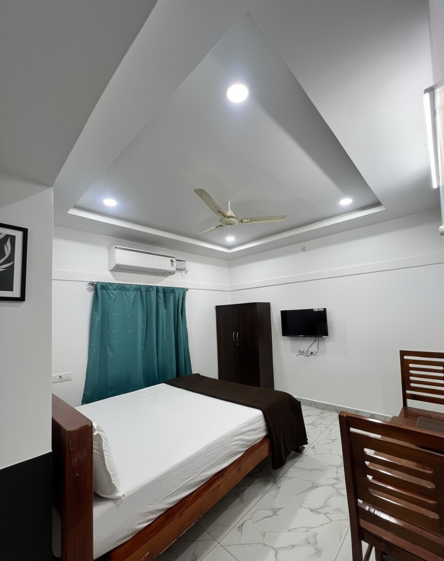 HOTEL DE LUX SPLENDID - Tap to explore photos