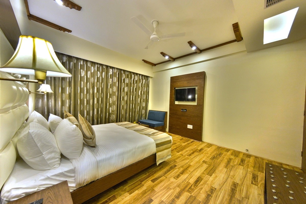 Hotel Royal Heritage - Tap to explore photos