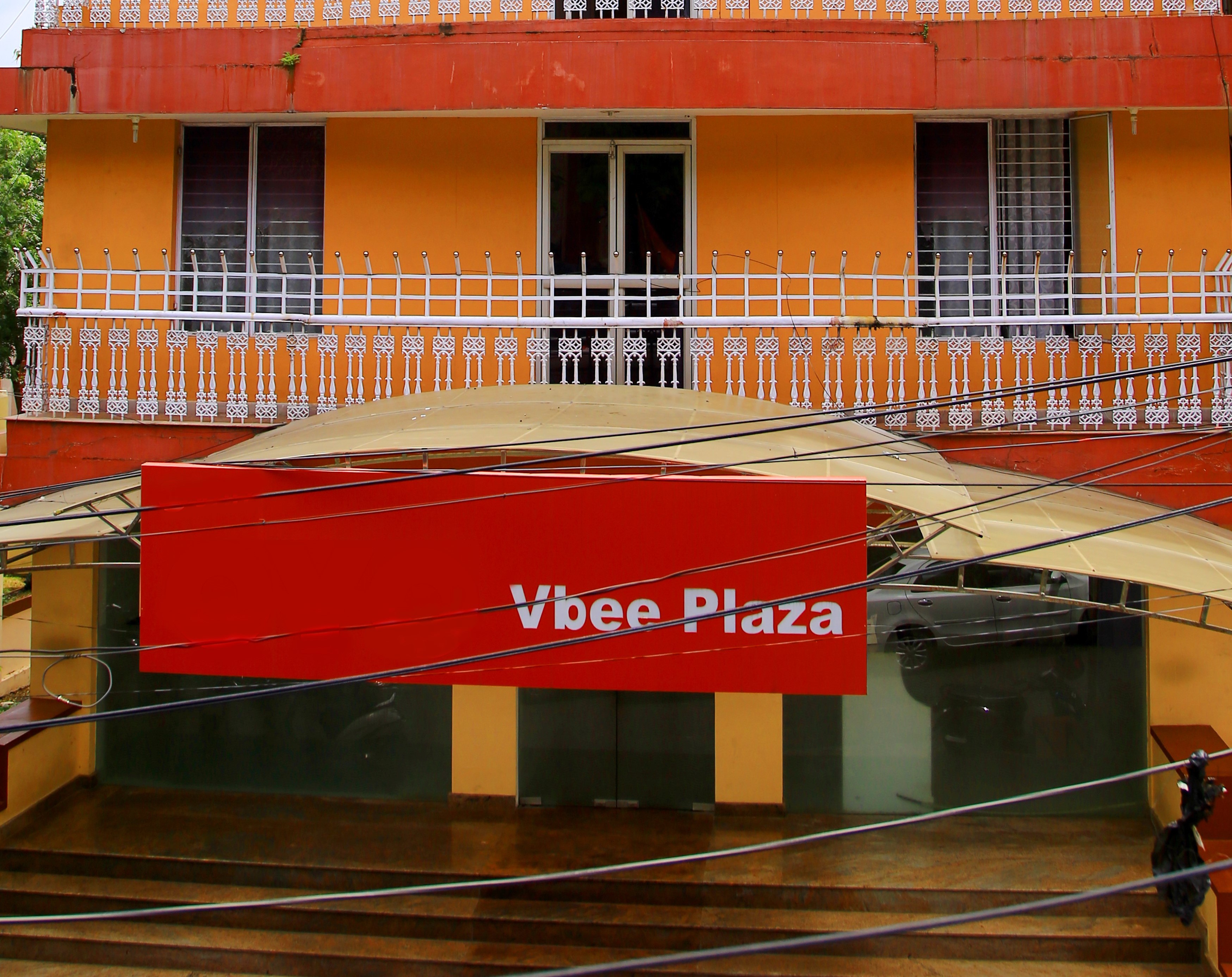 v bee plaza - Tap to explore photos