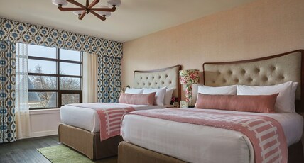 Graduate by Hilton Bloomington Room Type - GRADUATE QN QN OVERSIZED
