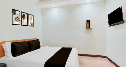 Super Hotel O Upper Bazar Formerly RR Residency Room Type - Super Deluxe Room