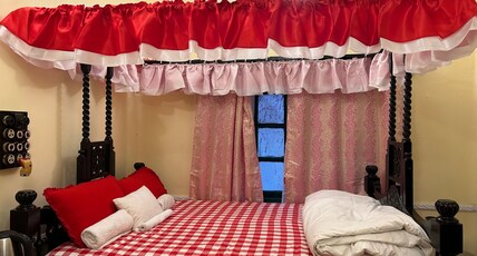 Deepalay Heritage Homestay Kolkata Room Type - Victorian Heritage Room 2