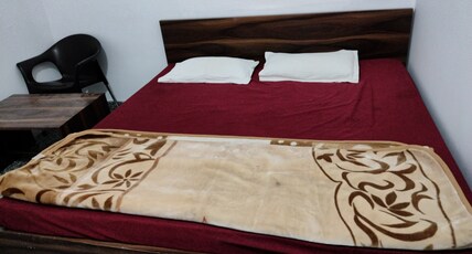 Hotel shri ambe residency Room Type - DELUXE DOUBLE BED ROOM