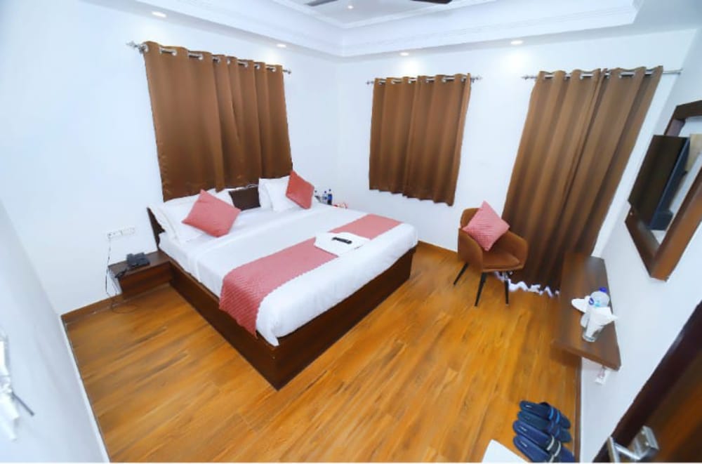 Hotel MR Plaza - Tap to explore photos