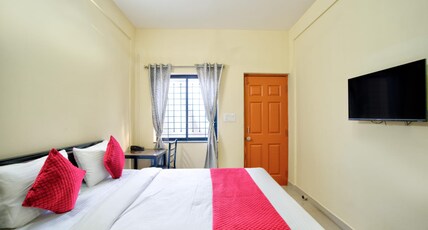 AVSHREE CROWN COMFORT STAY Room Type - Bedroom 1 AVSHREE CROWN COMFORT STAY Room Type - Bedroom 1
