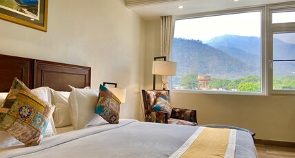 Hotel Green View (Behind Pramarth Niketan) Room Type - Executive Premium