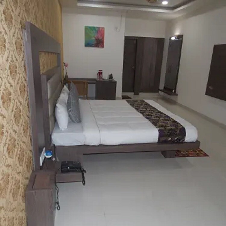 One BHK Spacious Private AC Villa - Tap to explore photos