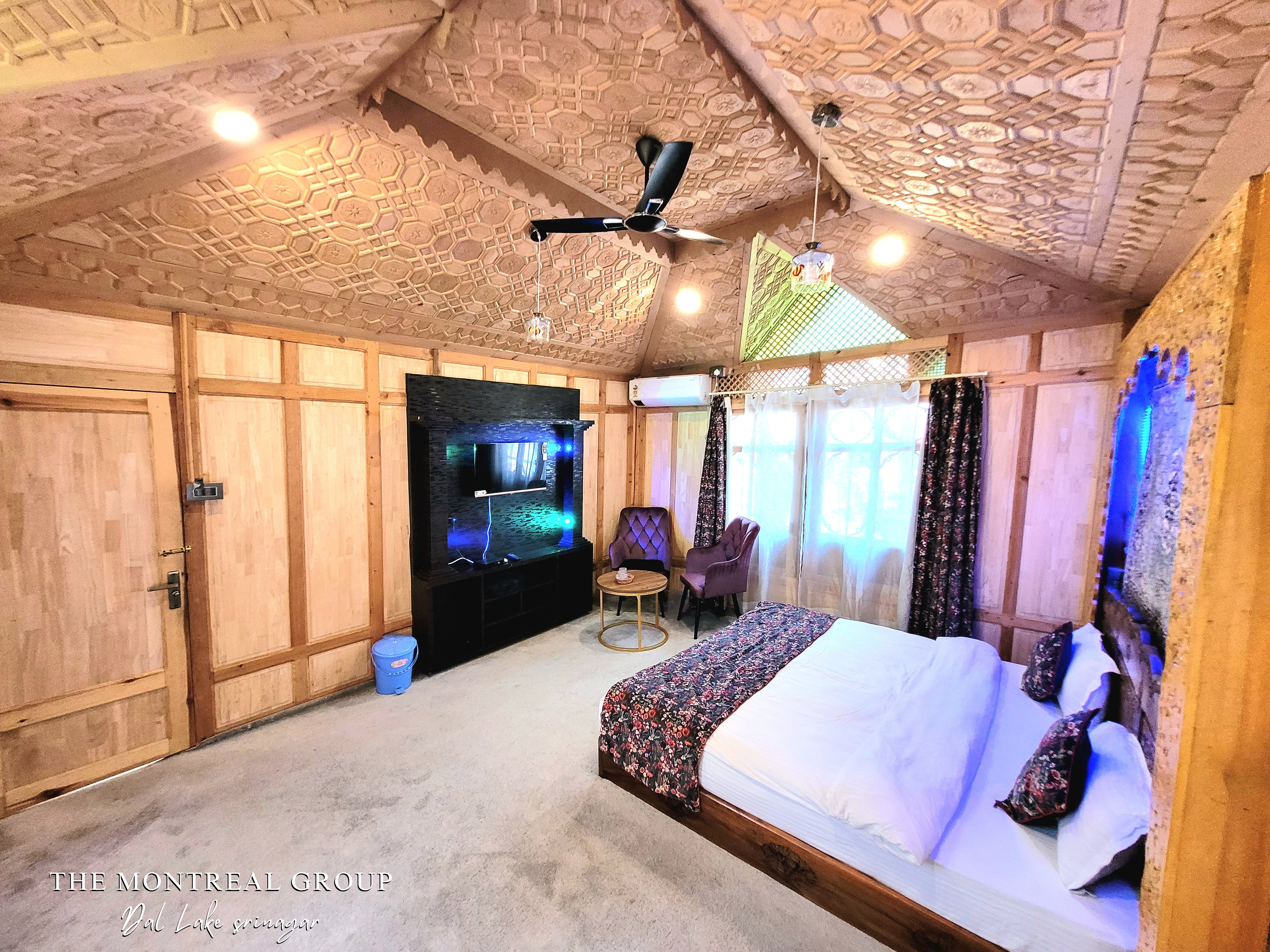 The Apollo 11 Heritage Luxury Houseboat, Srinagar - Tap to explore photos