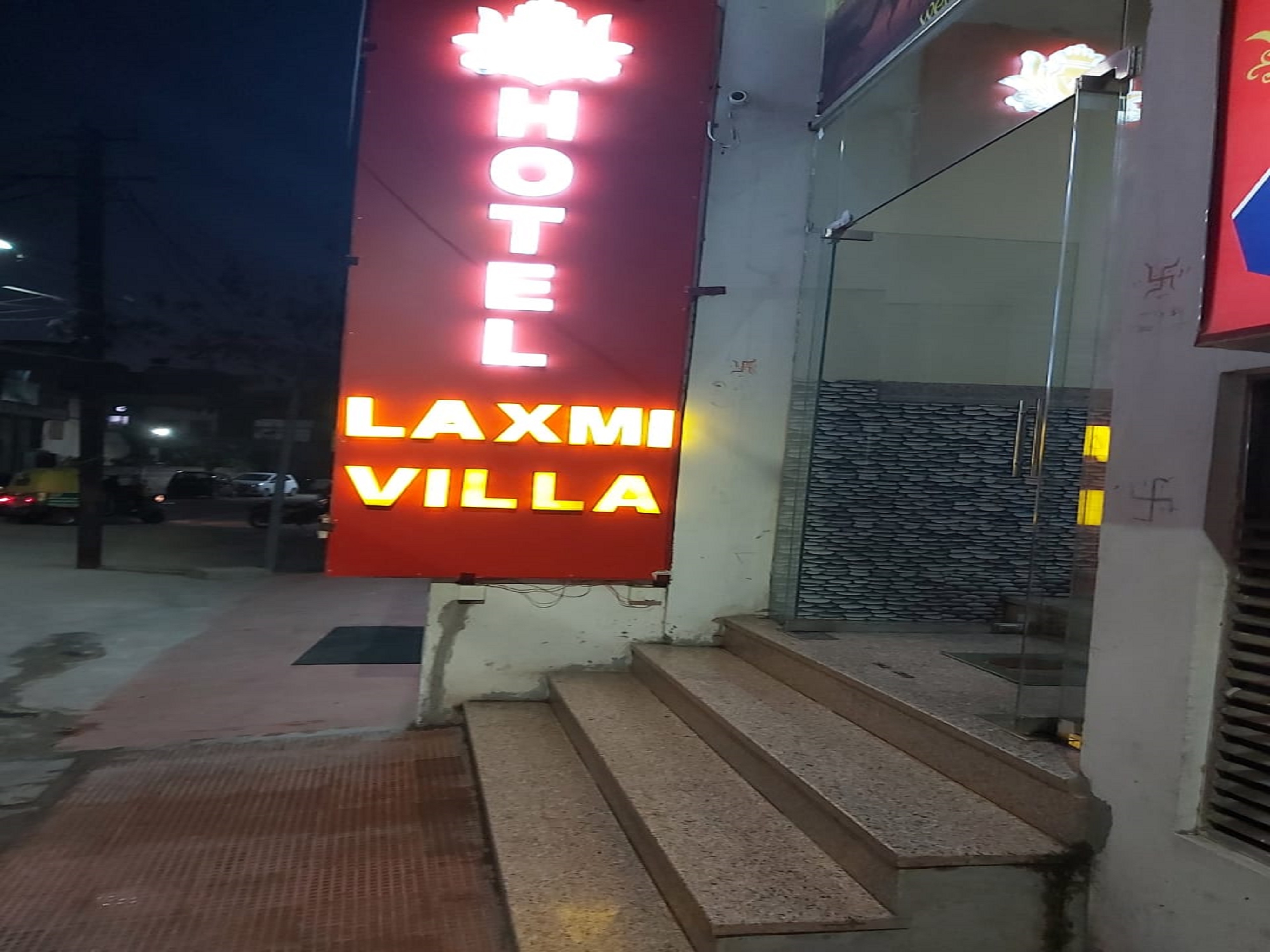 Hotel Laxmi Villa - Tap to explore photos