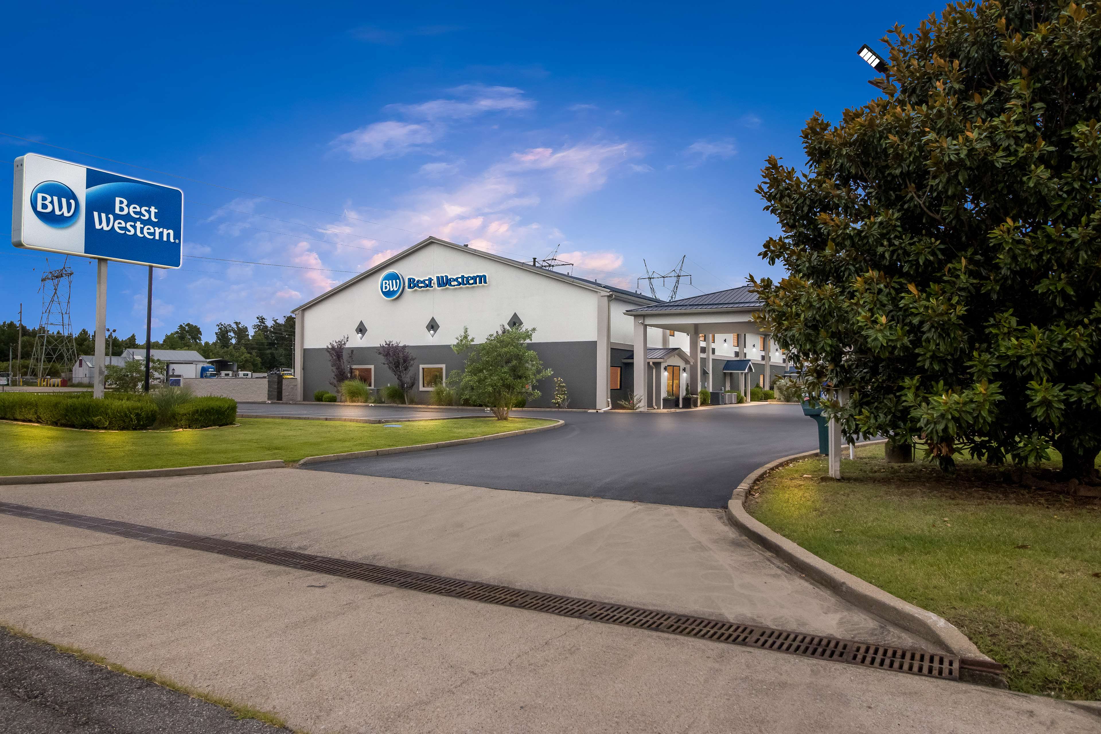 Best Western Paducah Inn - Tap to explore photos