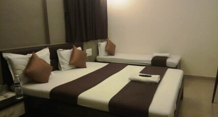 OM EXECUTIVE LODGE Room Type - Suite Room Ac