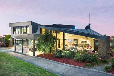 Best Western Mahoneys Motor Inn - Tap to explore photos