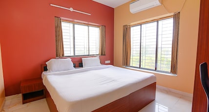 FabHotel Amar Raj Inn - Nr. Newtown Bus Stand Room Type - Deluxe Room FabHotel Amar Raj Inn - Nr. Newtown Bus Stand Room Type - Deluxe Room