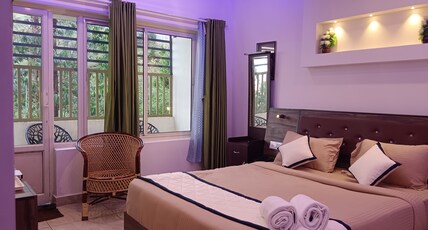 Sky Elanza Room Type - Deluxe Room with Balcony ( Mountain Breeze )
