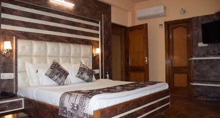 Hotel Dalhousie Heights Room Type - Maharaja Suite Room (Centrally Heated)
