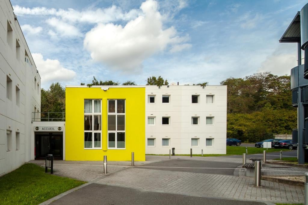 B&B HOTEL Paris Nord Aulnay-sous-Bois - Tap to explore photos