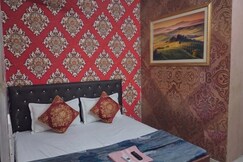 Hotel Golden Crown