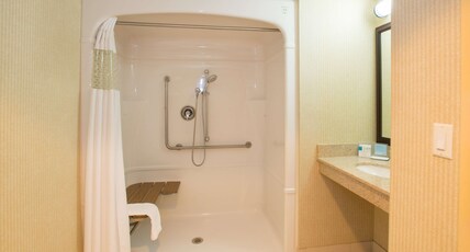 Hampton Inn Oakville Mississauga Room Type - 1 QUEEN ACCESSIBLE NONSMOK