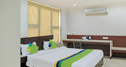 Treebo Elite City Upper Bazar Room Type - Spacious Premium Room