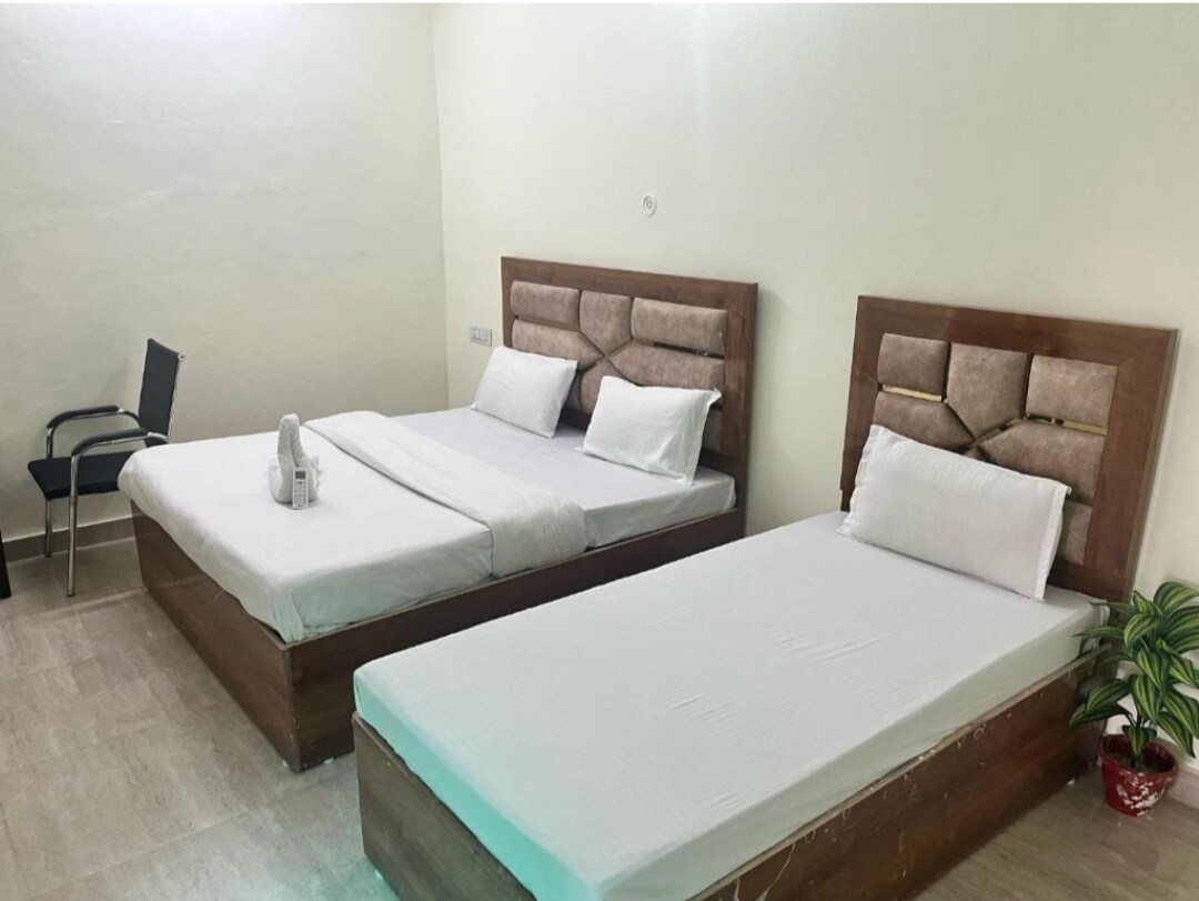 Hotal Rameshwaram Guest House - Tap to explore photos