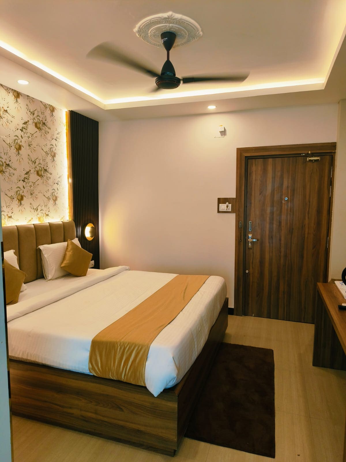 Hotel Guru Estate (Pure Veg , 3 mnts from Jagannath temple) - Tap to explore photos