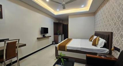 Railview Premium- Bhubaneswar Railway Station Room Type - Standar King Room