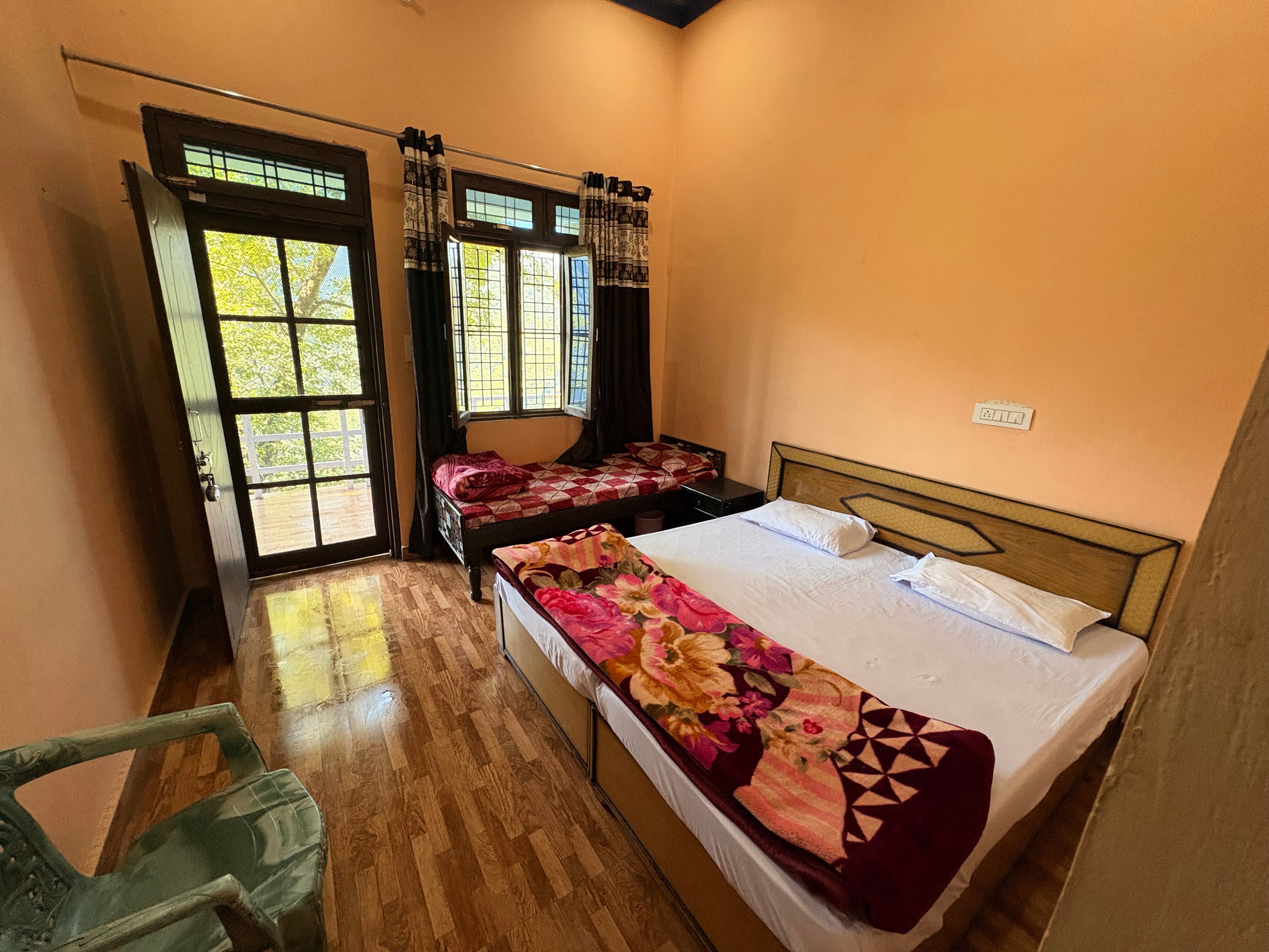 Poonam Homestay - Chopta Tungnath - Tap to explore photos