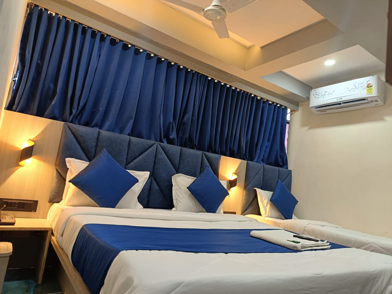 Hotel Shiv Kunj - Tap to explore photos