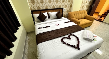 EAST PARK PREMIUM SUITS Room Type - Deluxe Room NON AC EAST PARK PREMIUM SUITS Room Type - Deluxe Room NON AC