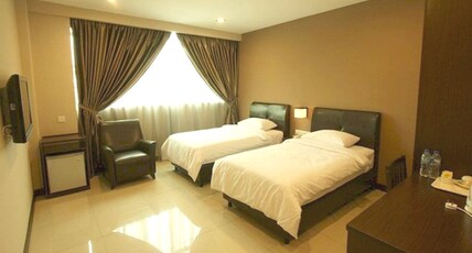 Capital O Rail Hotel Room Type - Deluxe Twin