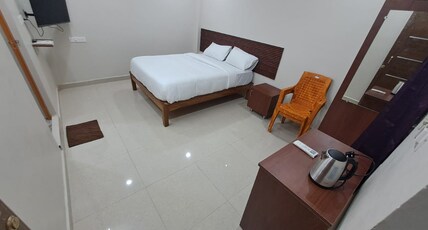 Sri Sunrise Inn Room Type - Luxury Ac room Sri Sunrise Inn Room Type - Luxury Ac room