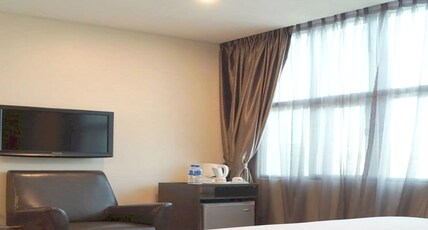 Capital O Rail Hotel Room Type - Deluxe Twin