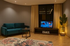 Rhythm A Luxury En-Suite | Party-Ready Loft