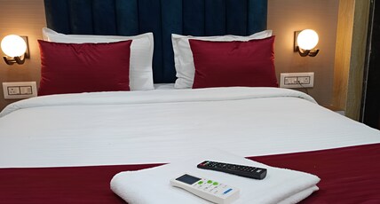 BHAGIRATHI PALACE Room Type - Deluxe King Bed Room
