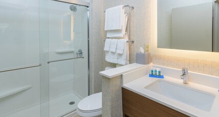 Holiday Inn Express SOUTHINGTON Room Type - 1 King Bed Standard