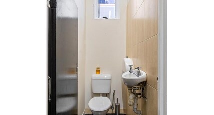 Azzurro Pod Hotel - Central Sydney Room Type - Mixed Pod Twin with Shared Bathroom