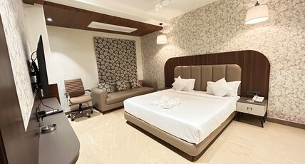 Hotel Meeravill Room Type - Premium Room