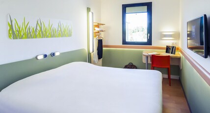 ibis budget Troyes Est Room Type - Double Room with a large bed for 2 people