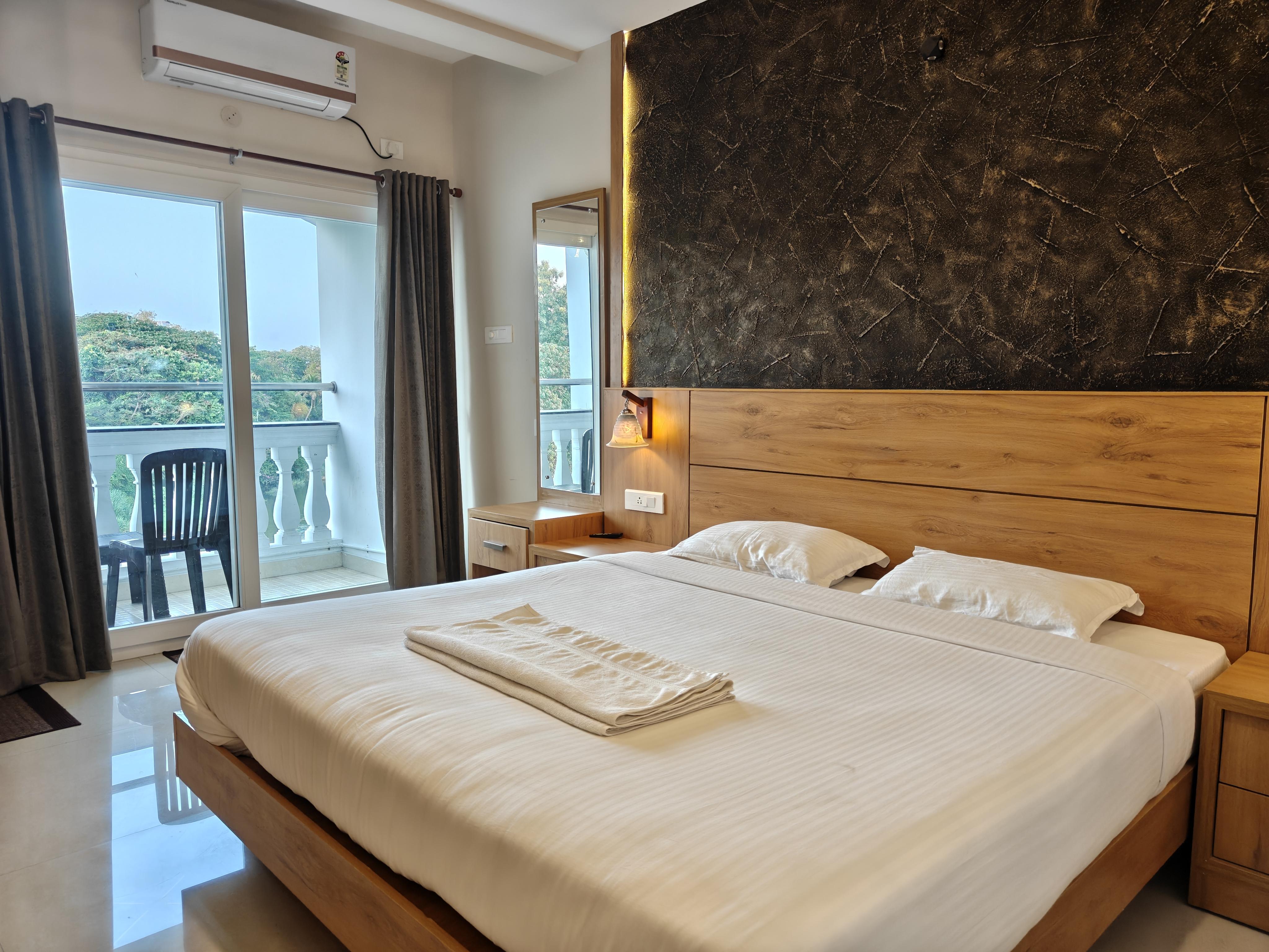 Dew River Castle | Lake View Stay Aluva - Tap to explore photos