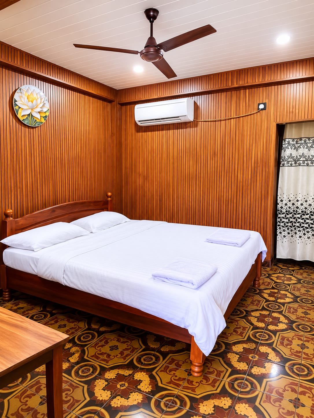 Selfia Guest House - Tap to explore photos