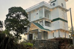 Munnar Crown Fortunara