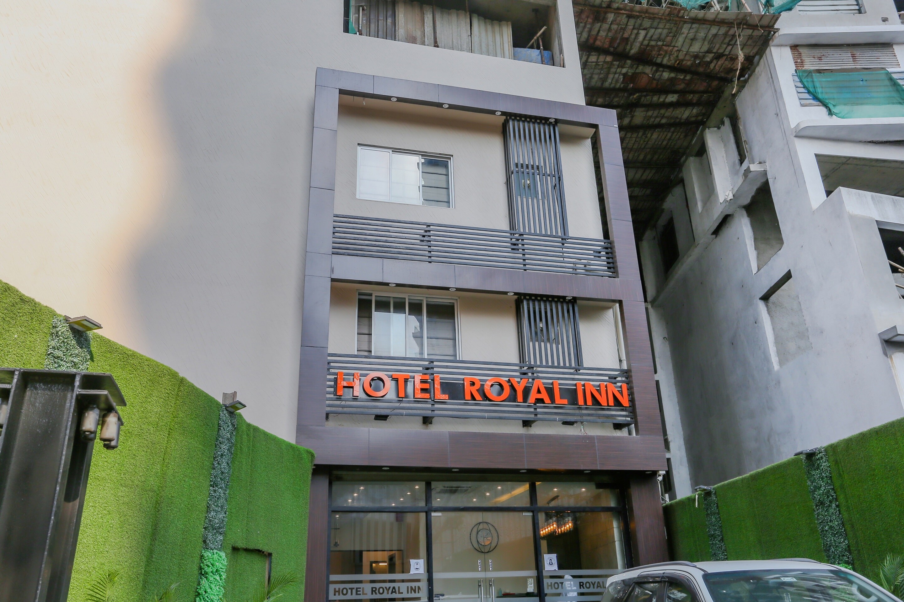 Townhouse OAK Hotel City Avenue - Tap to explore photos