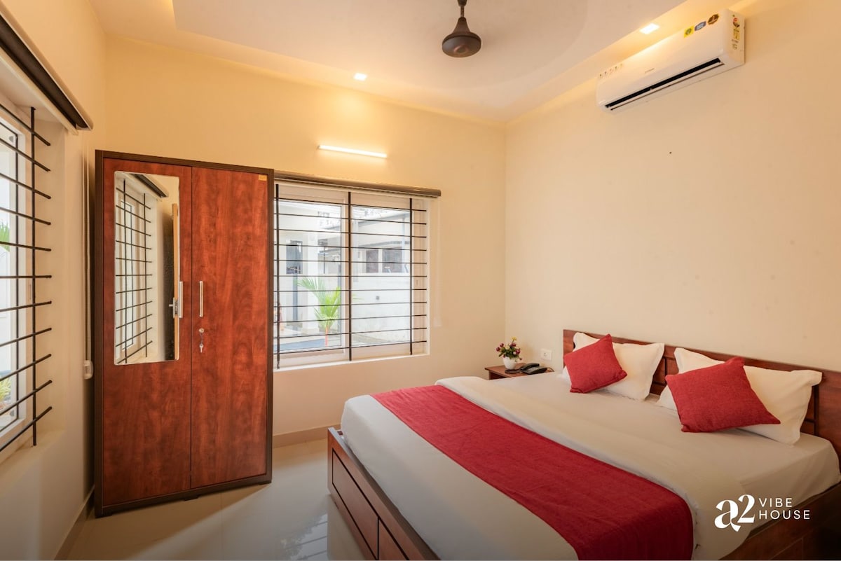 A2 Vibe House Royal Suite Room - Tap to explore photos