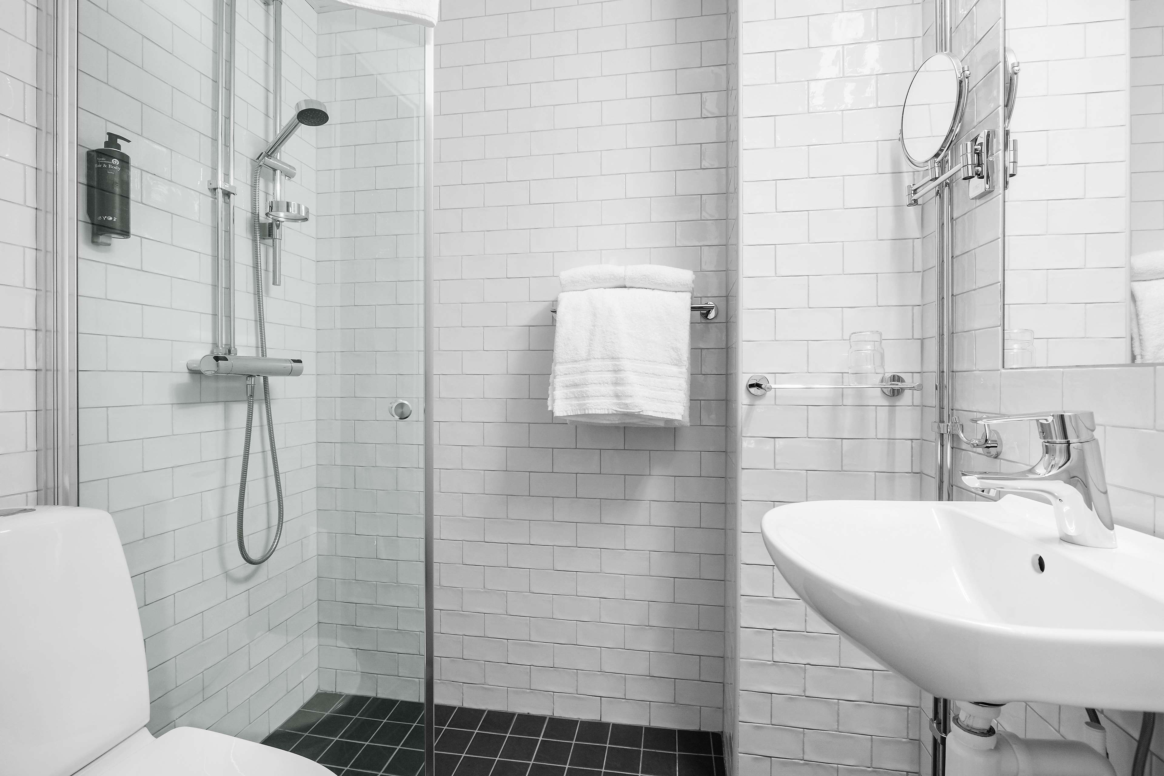 Best Western Plus Park Airport Hotel - Tap to explore photos