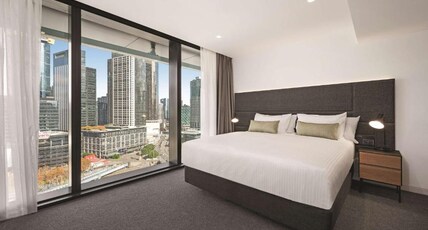Vibe Hotel Melbourne Room Type - Premium Yarra Room Riverview