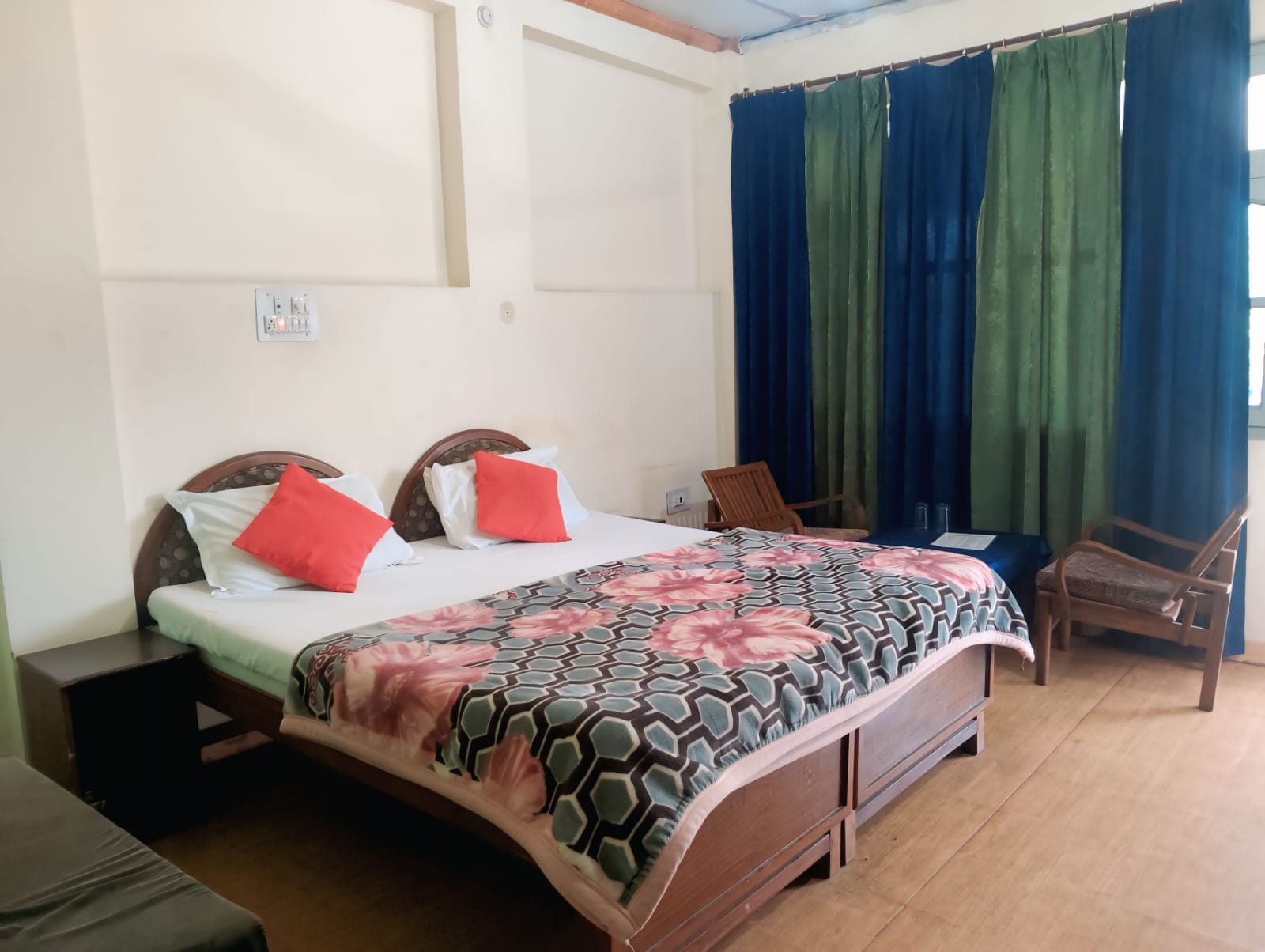Trekkers Nest Hotel - Tap to explore photos