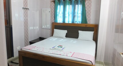 SMS Grand Inn Room Type - Deluxe double Non Ac Room